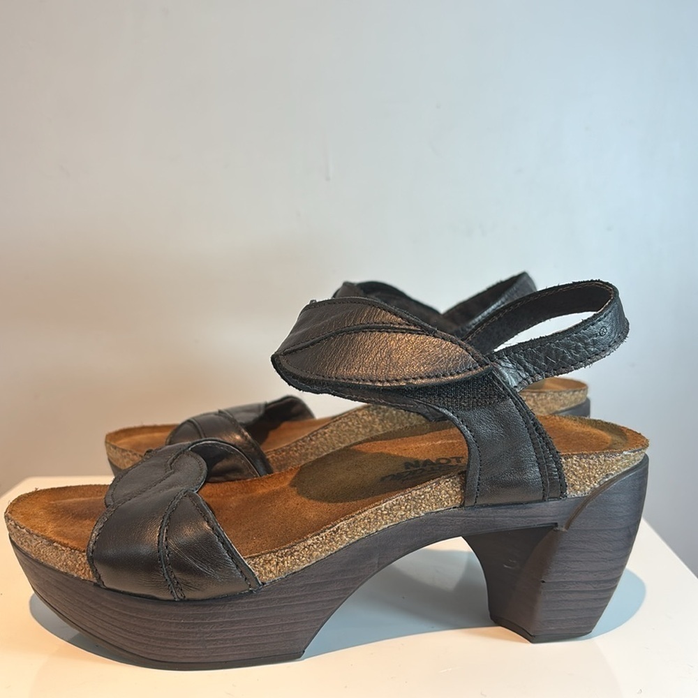 Naot Black and Brown Comfort Sandals with Adjustable Straps size 39